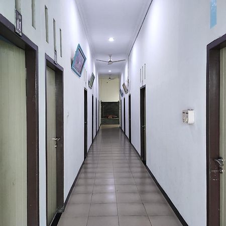Reddoorz Syariah Near Universitas Batanghari Джамби Экстерьер фото