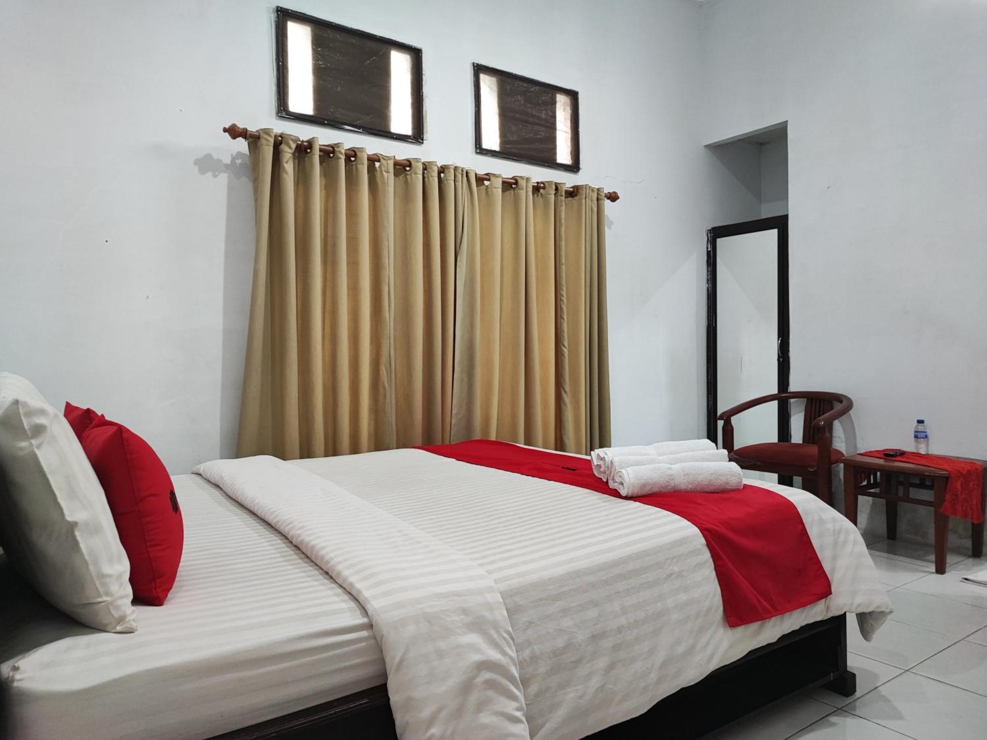 Reddoorz Syariah Near Universitas Batanghari Джамби Экстерьер фото