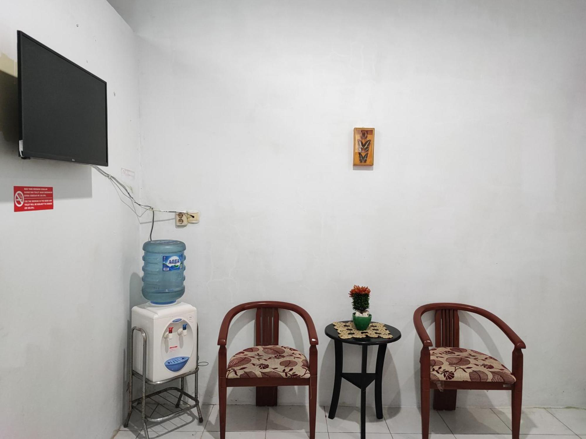 Reddoorz Syariah Near Universitas Batanghari Джамби Экстерьер фото